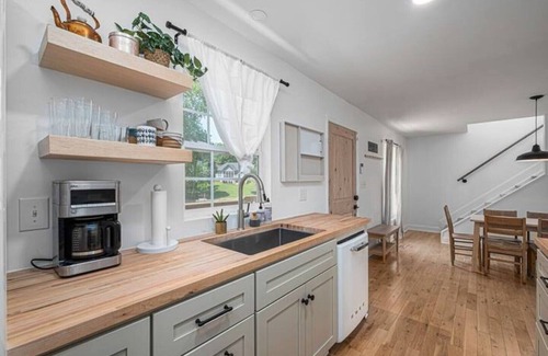 Belmont House | Paradise Lake House: Guest Rated 10/10 with Ocean Views
