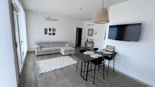 Castro Apartment | Inviting Paradise Lake Views - Family-Friendly Retreat