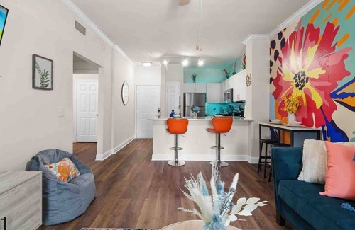 Houston Apartment | Beautiful Paradise Land: 1BR Pool View Near Attractions