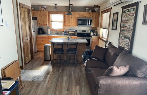 Custer Cabin | Top-Rated Paradise Land Cabin A with Pet-Friendly Amenities