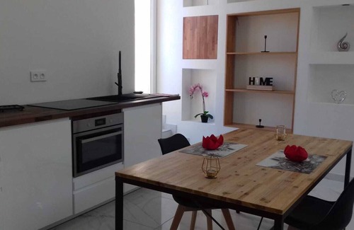 Montjustin Apartment | Experience Paradise Love in Provence - Loft Étoilé with Spa