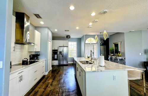 Mandalay House | Unforgettable Stay Near IMG Academy and Siesta Key Beach