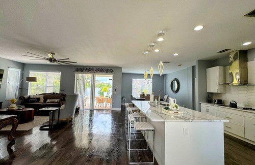 Mandalay House | Unforgettable Stay Near IMG Academy and Siesta Key Beach
