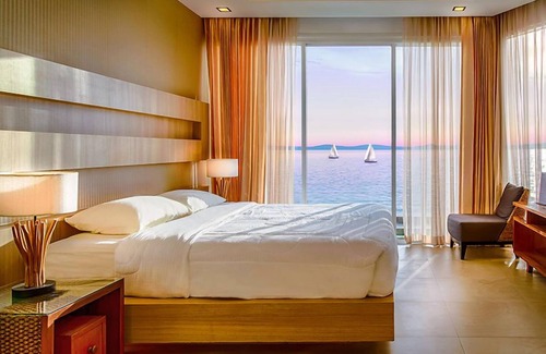 Bang Lamung Apartment | Paradise Ocean View Beach Front Condomimium In Pattaya