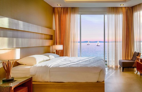 Bang Lamung Apartment | Paradise Ocean View Beach Front Condominium In Pattaya