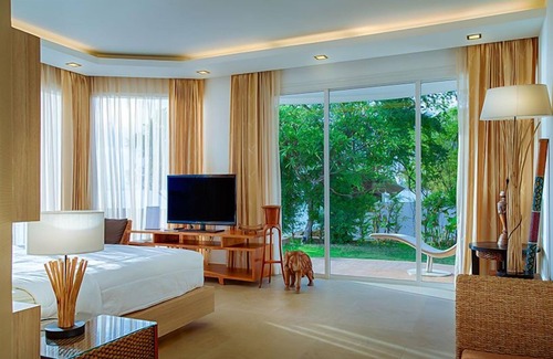 Bang Lamung Apartment | Paradise Ocean View Beach Front Condominium In Pattaya