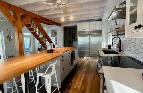 Bracebridge Cabin | Escape to Paradise on Browning Island with Ocean Views!