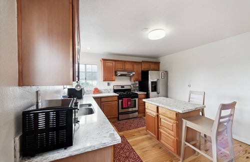 Lake Elsinore House | Experience Paradise On Earth: 3 Bedroom Residence Awaits