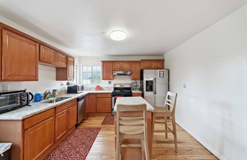 Lake Elsinore House | Experience Paradise On Earth: 3 Bedroom Residence Awaits