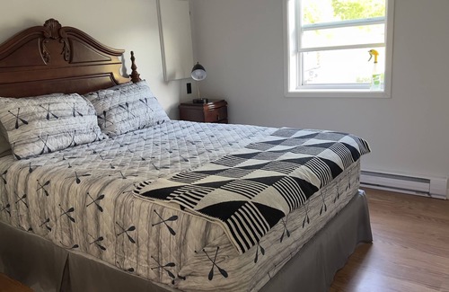 Saint John House | Serene Getaway at Paradise on Lake Douglas with Breakfast