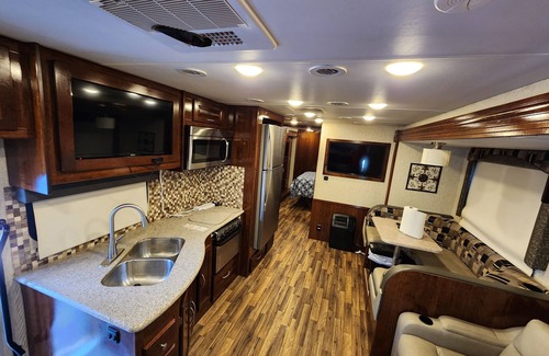 Leesburg House | Relax at Paradise on Lake Harris: Family-Friendly Retreat