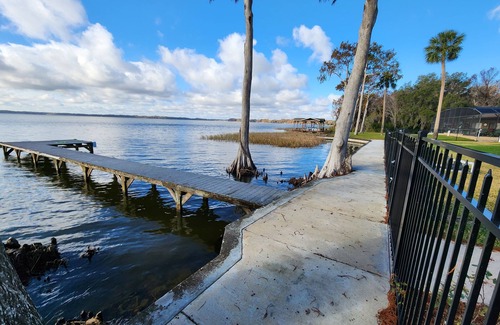 Leesburg House | Relax at Paradise on Lake Harris: Family-Friendly Retreat