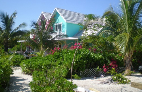 Freeport Cottage | Beachfront Retreat with Spa & Ocean Views, Rated 9.6/10