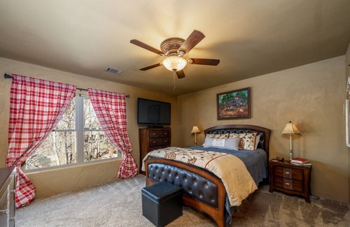 Hardy Cabin | Discover Paradise at Rio Vista Falls - Pet & Child Friendly!