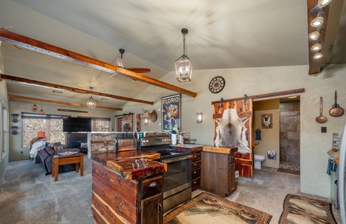 Hardy Cabin | Discover Paradise at Rio Vista Falls - Pet & Child Friendly!
