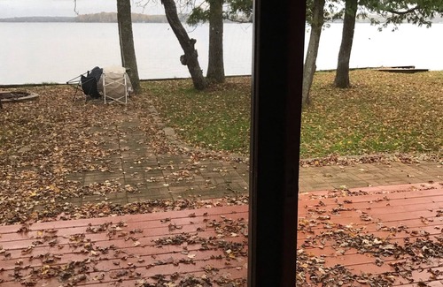 Curtis House | Lakefront Paradise: Pet-Friendly Stay with Pool & Breakfast