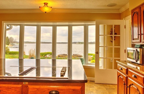 Marion House | Unforgettable Paradise On The Lake with Breathtaking Views