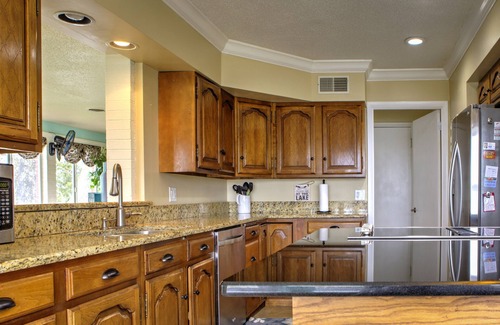 Marion House | Unforgettable Paradise On The Lake with Breathtaking Views