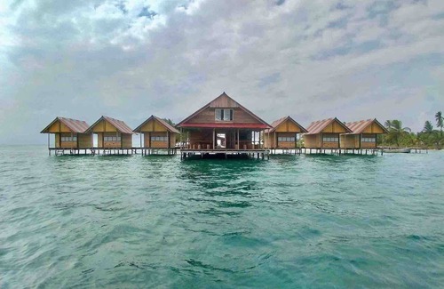 El Porvenir Cabin | Serene Over the Water Cabins in San Blas with Ocean Views