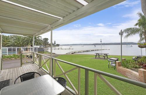 Carey Bay Hotel | Family-Friendly Stay at Paradise Palms Caravan Park