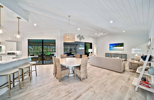 Chateaux Sur Mer House | Paradise Palms: Renovated Oasis with Ocean Views & Pool