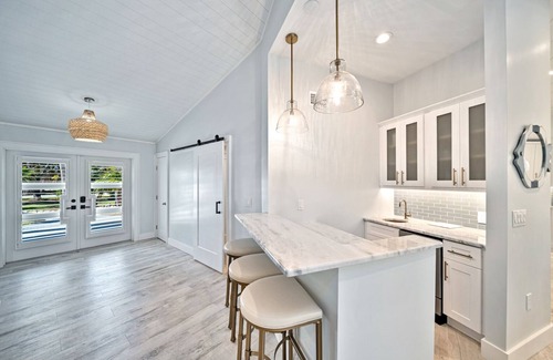 Chateaux Sur Mer House | Paradise Palms: Renovated Oasis with Ocean Views & Pool