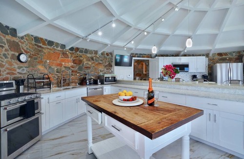 Estate Tabor and Harmony Villa | Paradise Palms: 6 Bedrooms with Pool & Oceanfront Views
