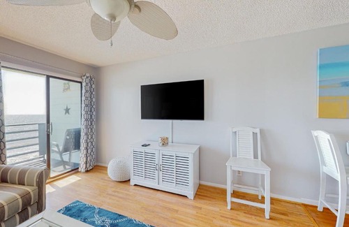 Garden City Apartment | Oceanfront Paradise Palms: Guest Rated 9.5/10 with Pool