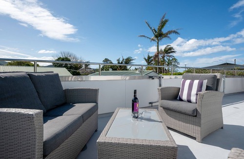 Waimarama House | Cozy Paradise Palms - Family-Friendly Waimarama Retreat