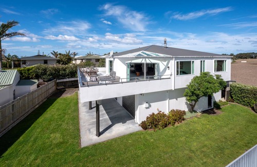 Waimarama House | Cozy Paradise Palms - Family-Friendly Waimarama Retreat