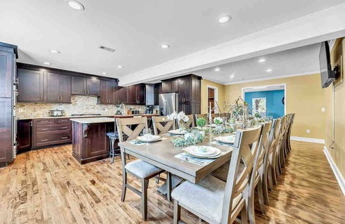 Mooresville House | Exceptional Paradise Pavilion: Fun for Everyone Awaits!