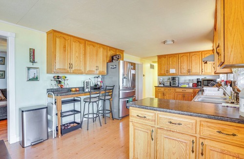 Mount Holly House | Paradise Point: Beachfront Retreat with Kayaking & Fishing