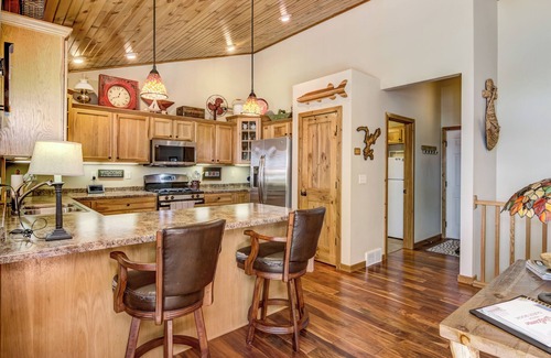 Holcombe Cabin | Experience Paradise Point on Lake Holcombe - Rated 9.8/10!