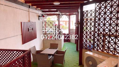 Al-Manasrah Apartment | Port Said Resort: Oceanfront Retreat with Private Beach