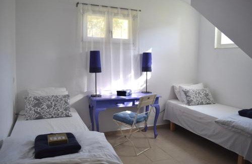 Delfini House | Scenic 2-Bed Villa with Breathtaking Delfini Bay Views