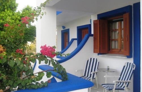 Lipsoi Apartment | Budget-Friendly Paradise Studios: Pet & Child Friendly Retreat