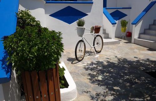 Lipsoi Apartment | Budget-Friendly Paradise Studios: Pet & Child Friendly Retreat