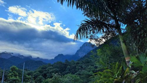Barreira House | Ideal Retreat with Pool and BBQ in Guapi - Rated 9.8