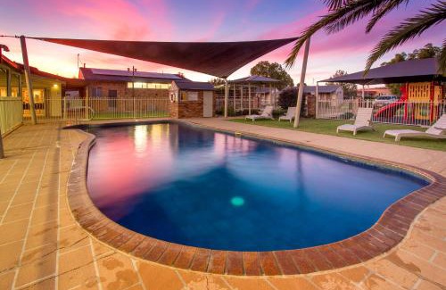 Tamworth House | Tranquil Paradise Tourist Park with Ocean Views & Pool