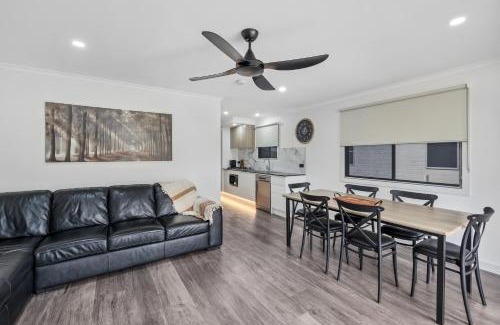 Tamworth House | Tranquil Paradise Tourist Park with Ocean Views & Pool