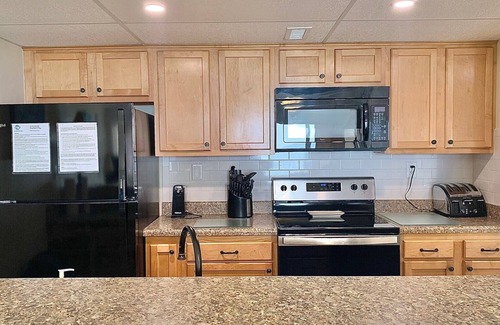 Carolina Beach Condo | Beachfront Bliss at Paradise Towers 503 with Pool Access