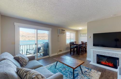 Chelan Apartment | Relax at Paradise View #211 - Ideal for Families!