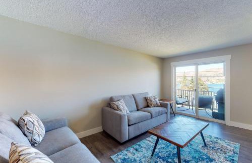 Chelan Apartment | Relax at Paradise View #211 - Ideal for Families!