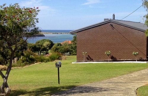 Augusta House | Stunning Paradise View - Central Location with Breathtaking Scenery