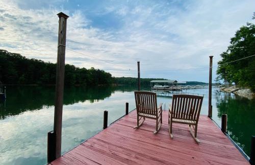 Reed Creek Villa | Oceanfront Paradise View Getaway with Private Beach Access
