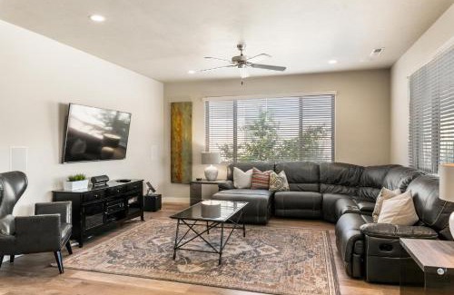 Santa Clara Resort | Paradise Village 18 Resort, Private Pool, Hot, Theater Room