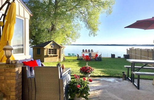 Keswick House | Serene Paradise Waterfront Cottage Near Toronto