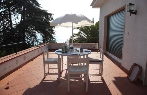 Diano Marina Apartment | Discover Paradiso Al Mare with Shared Pool and Ocean Views