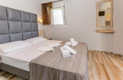 Paradhisos Apartment | Beachfront Escape at Paradisos Holiday - 8.5/10 Rated Stay