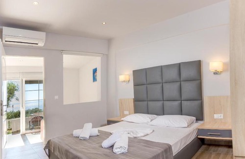 Paradhisos Apartment | Beachfront Escape at Paradisos Holiday - 8.5/10 Rated Stay